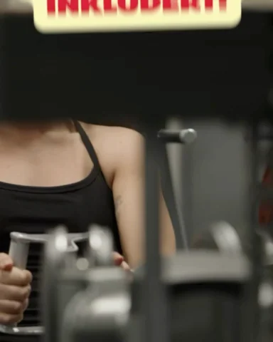 Still fra Treningshuset-kampanje i portrettformat